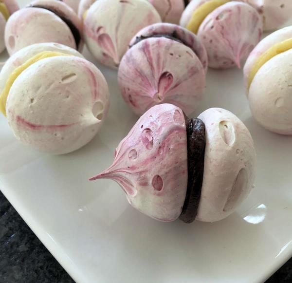Meringue Kisses With Chocolate Filling Recipe Cuisine Fiend